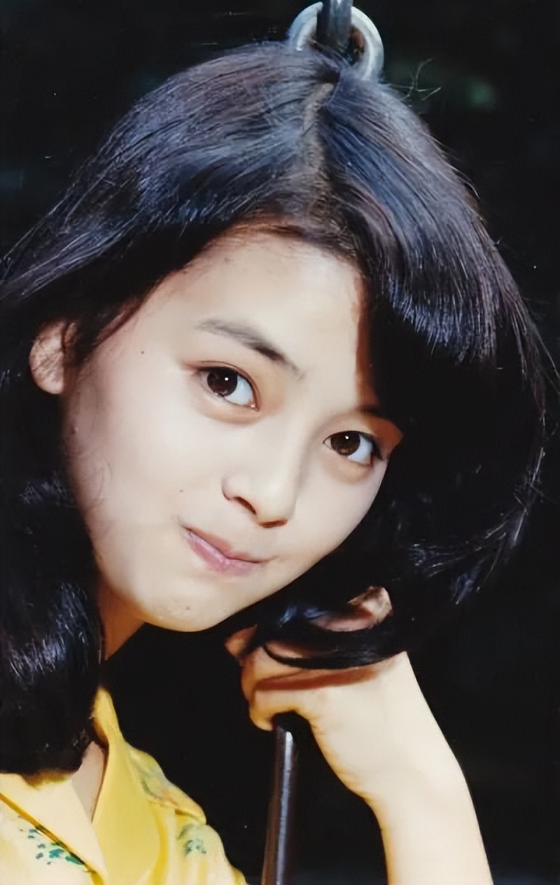 虽然出演过不少母亲角色,但是出道近50年,冈田奈奈没有什么绯闻或恋爱