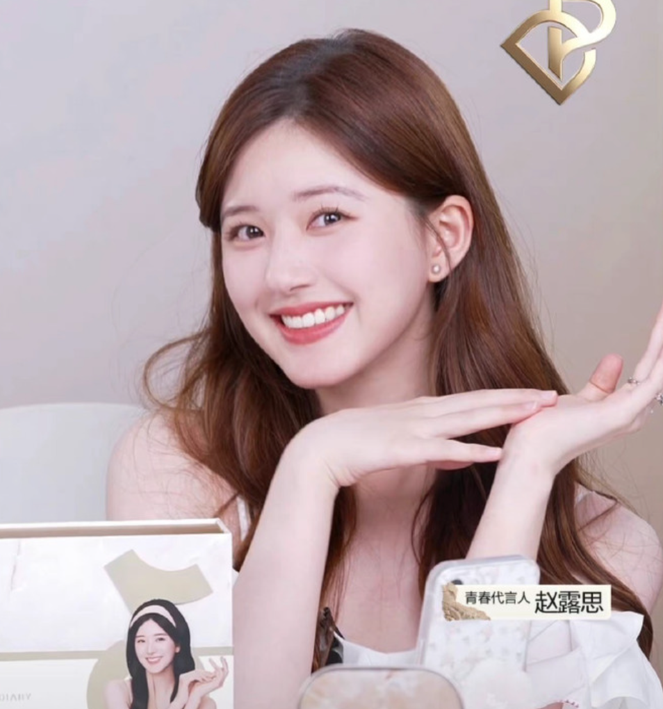 互联网美女真的太多了！杨幂身材大杀四方，赵今麦长大了这么美？