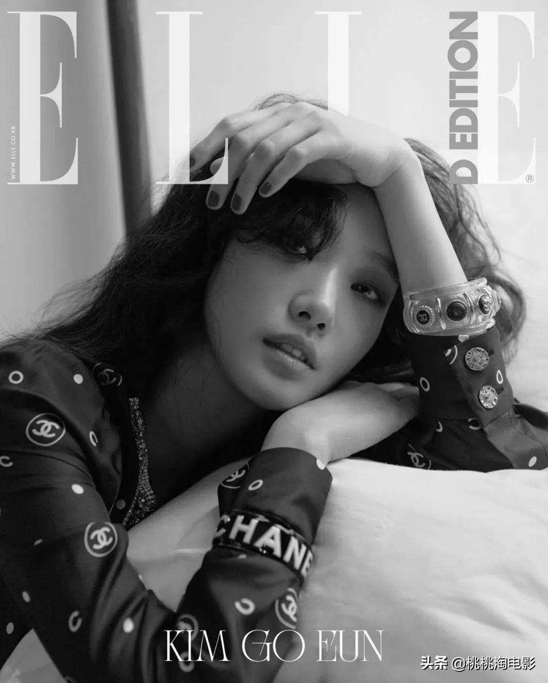韩国女星金高银《ELLE》封面大片，烟熏妆羊毛卷酷劲十足