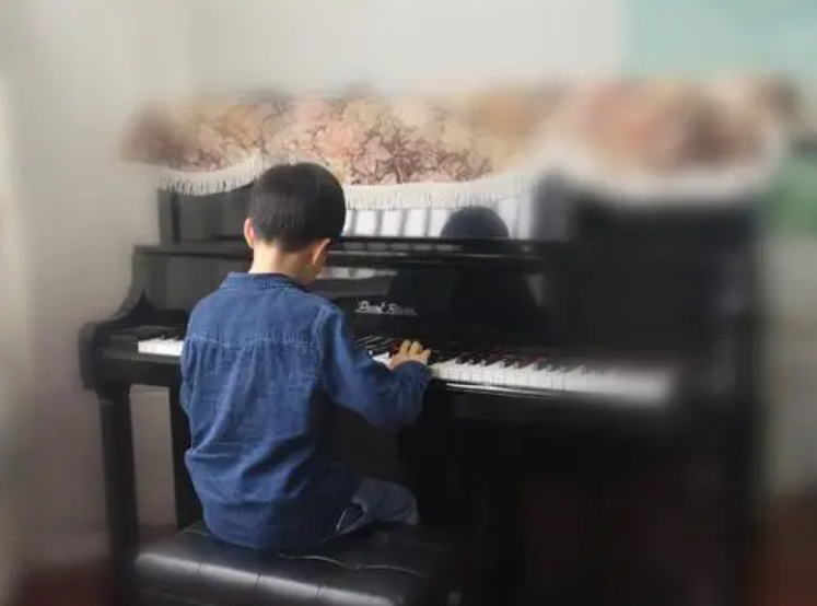 被11所美国大学拒收，高考703分无奈上清华，毕业后庆幸当年被拒