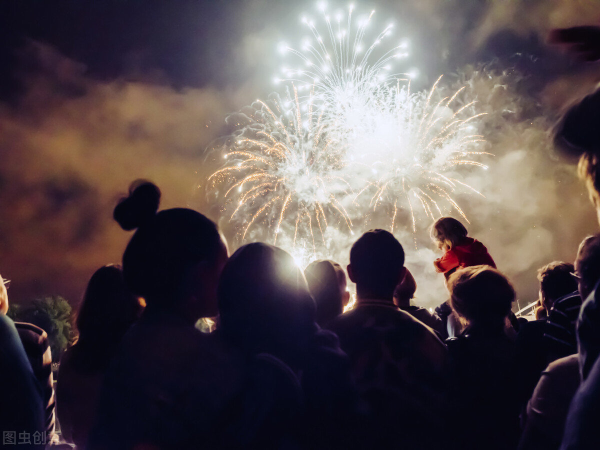 烟花的句子唯美短句(关于烟花的浪漫文案) _飞翔号