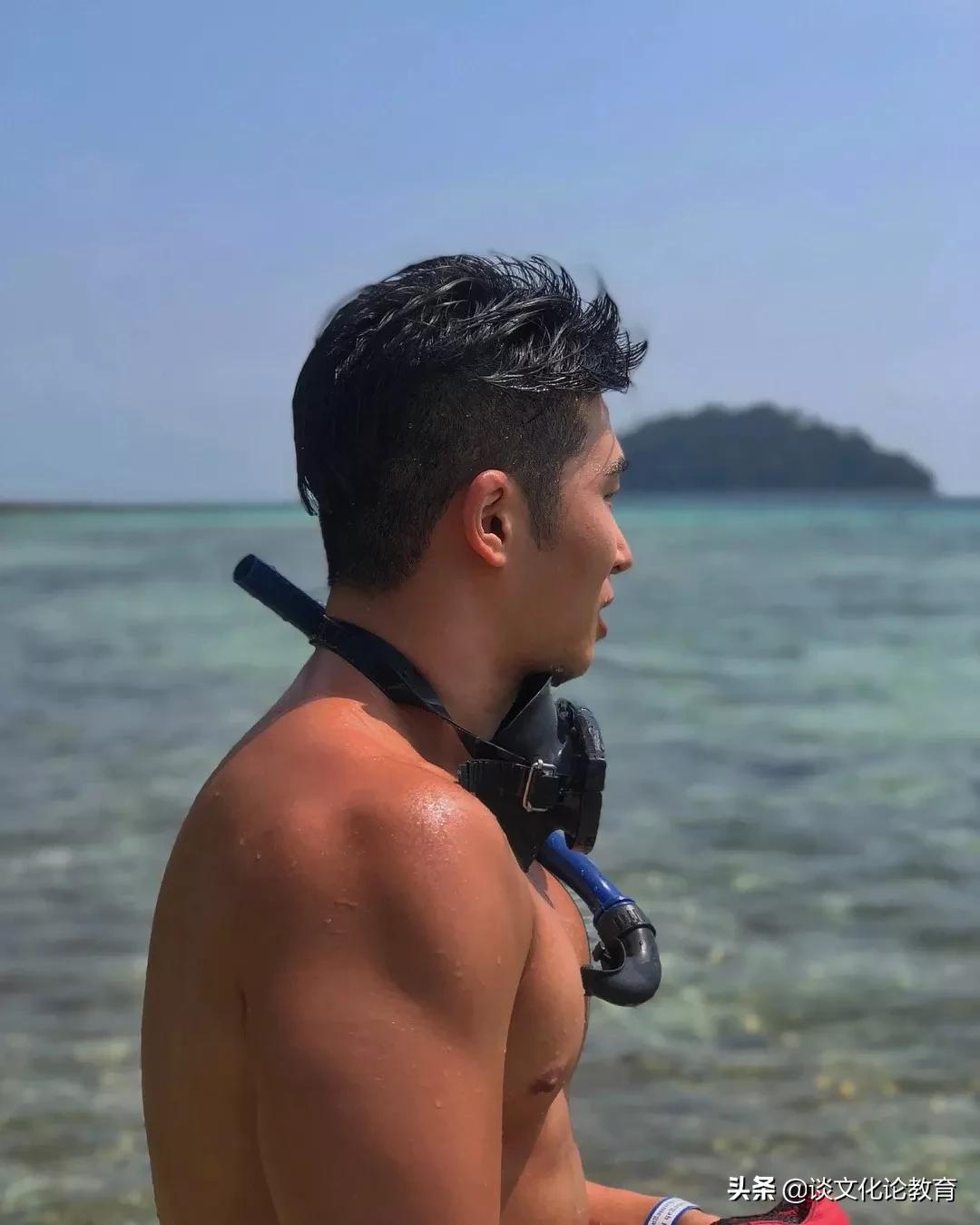 域外/韩国肌肉小哥演绎“在水一方”，侧颜太帅