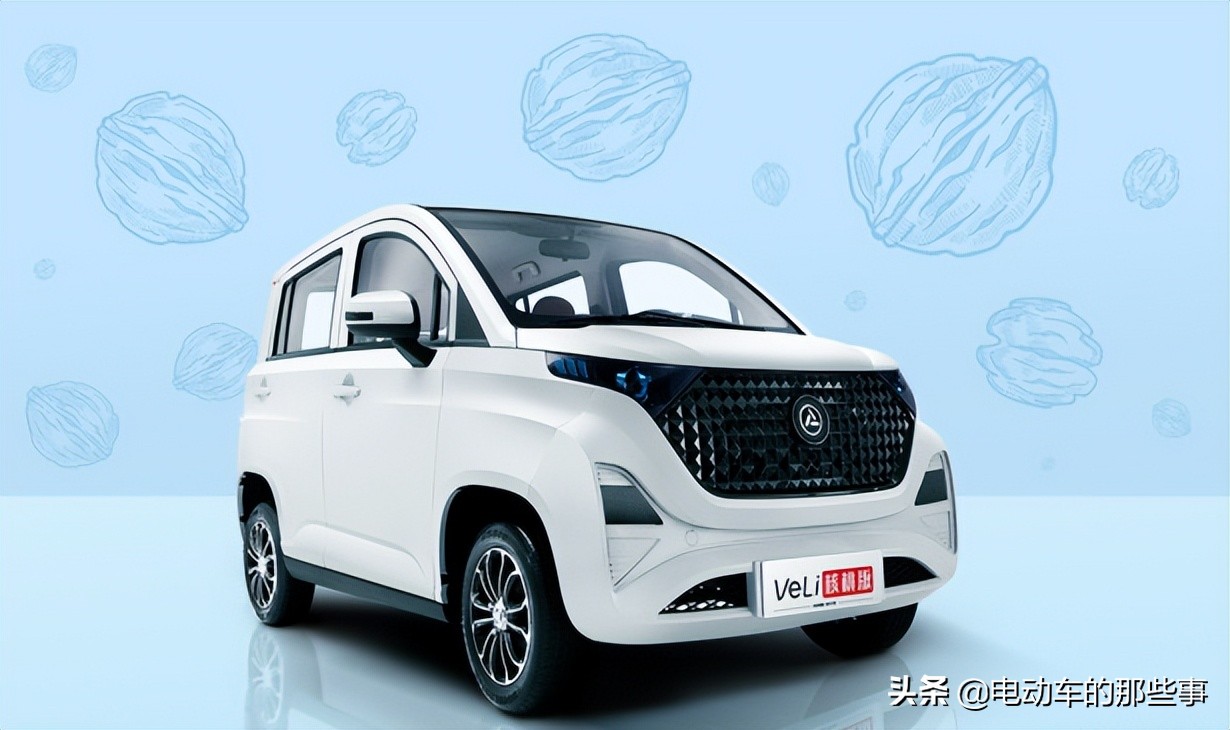 东威,鸿日推2款电动四轮车,空间大舒适性好,适合60~75岁老年人