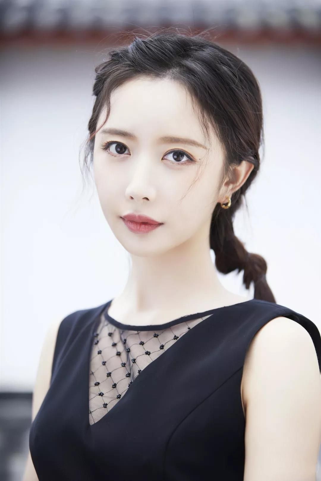 潘时七,人美心善的气质女神