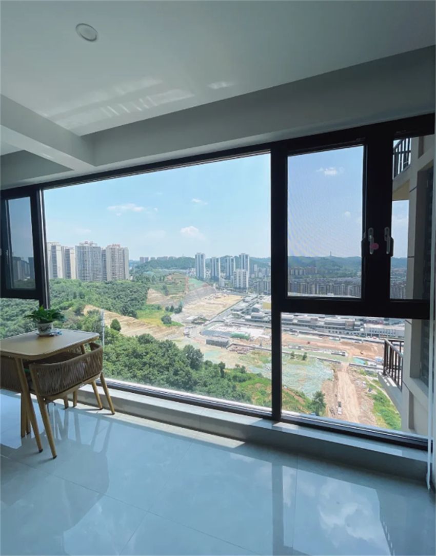 新房入住后才发现，阳台坚持“8不装”，用起来是真爽
