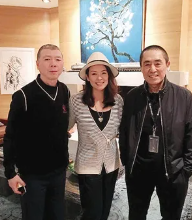同是第五代顶流导演，把冯小刚张艺谋放在一起对比，差距就出来了