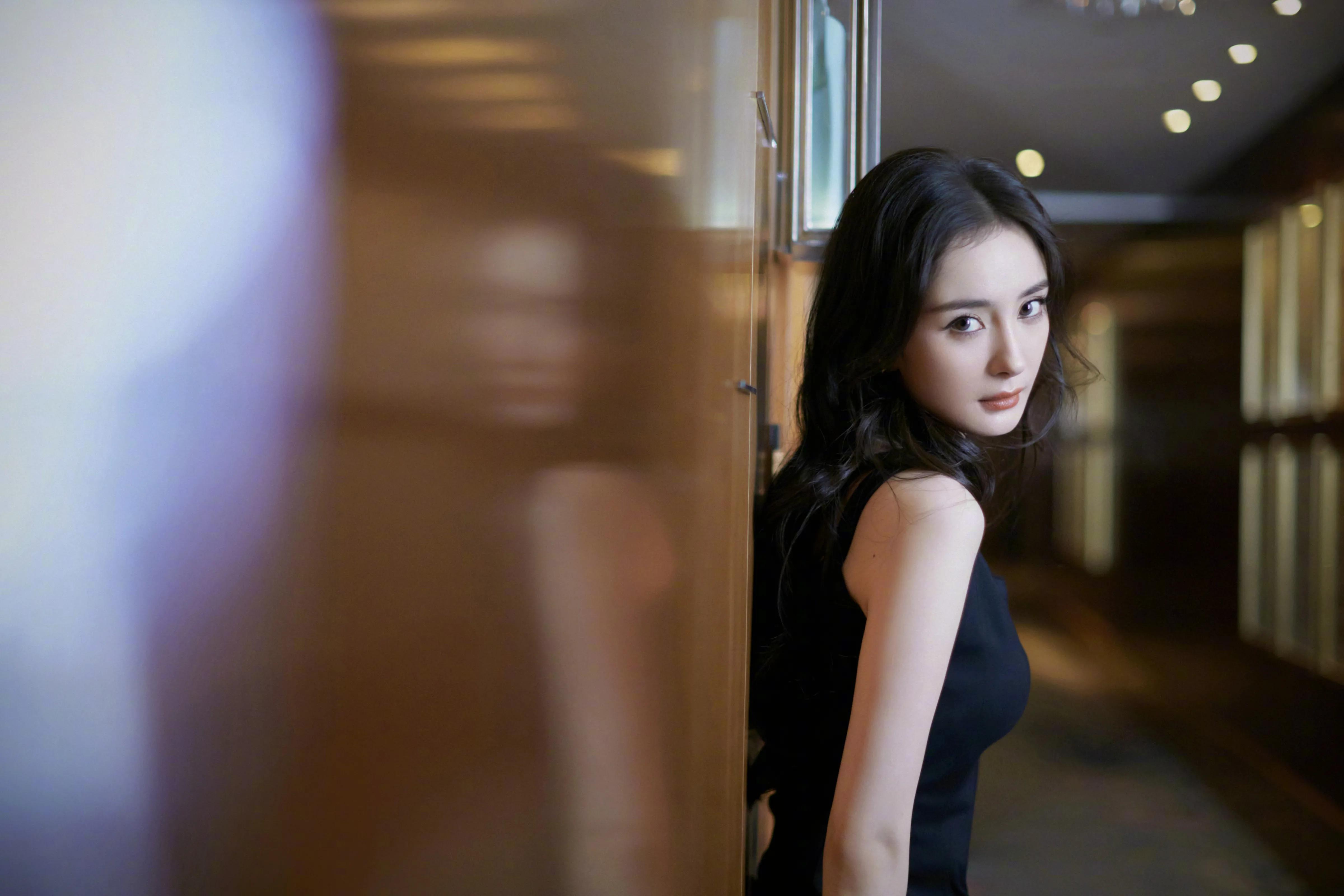 娱乐大爆料，周深、吴彦祖、杨幂、郑伊健、迪丽热巴、胡彦斌何炅