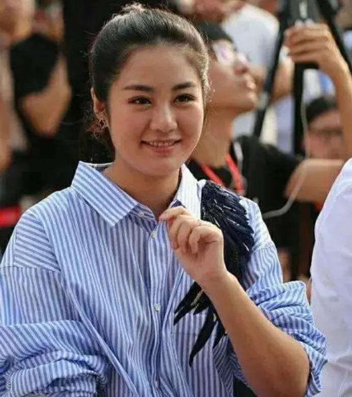 “王小萌”退出本山传媒，喊话赵本山不惧违约，不服去告