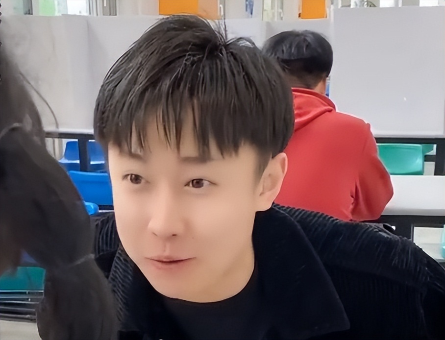 周小闹：曾是省台主持人，一人分饰4角，全网吸粉上千万