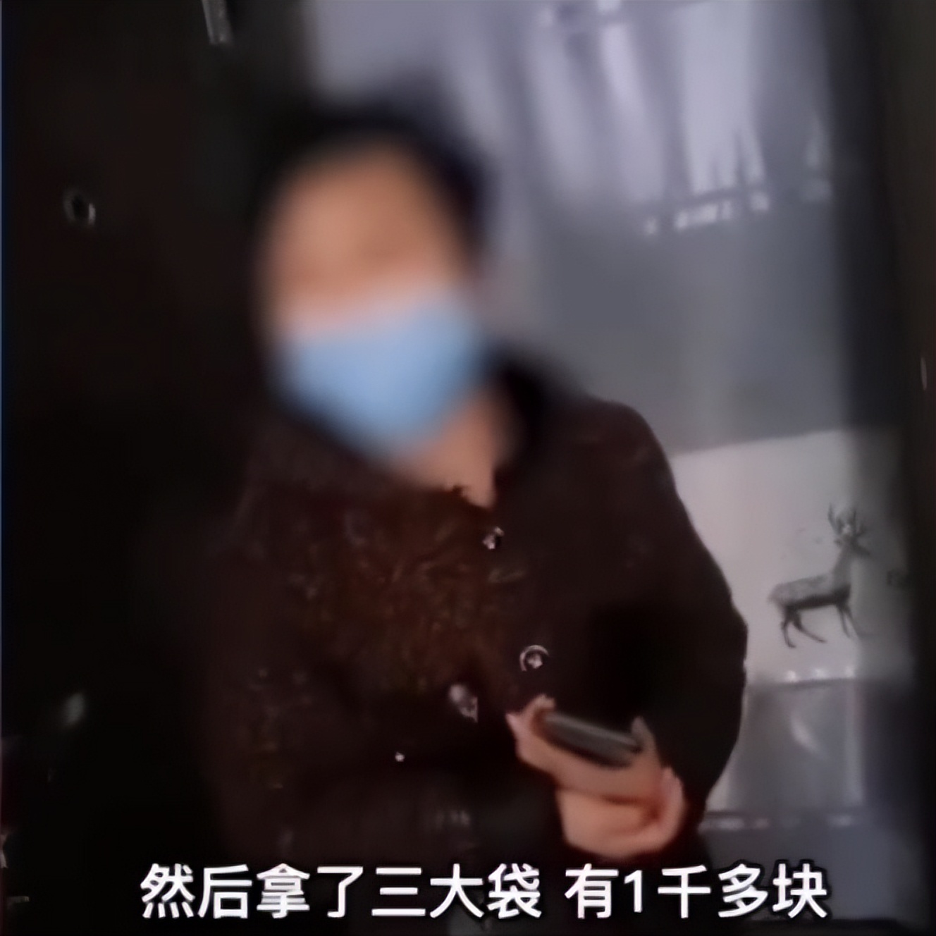 上海女子抢购千元食物，被大妈顺走，获赔偿后对方质疑少了东西
