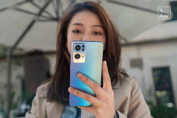 OPPO Reno7 Pro 评测：超感光猫眼镜头会发光
