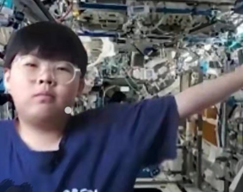 大学生上网课背景图走红，电视剧名场面很吸睛，学生难以无心上课