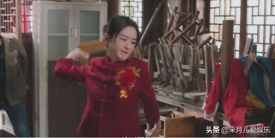 《幸福到万家》剧中何幸运被婚闹，多亏姐姐及时保护，出手相救