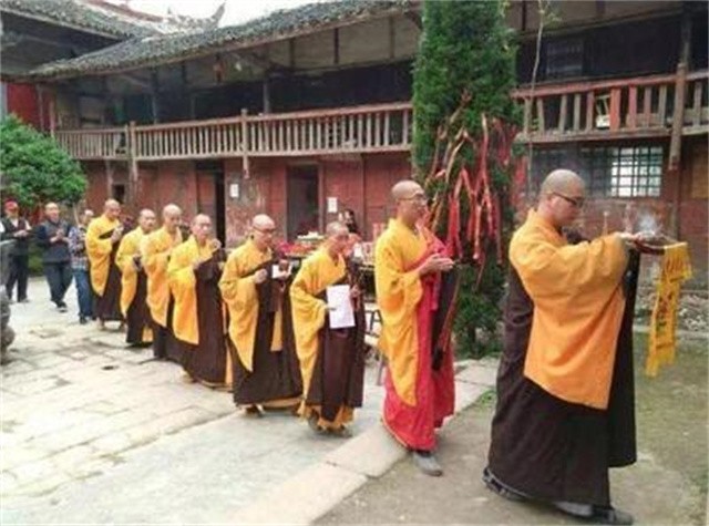30名学霸不顾家人反对，集体皈依佛法，是逃避现实还是修行佛法？