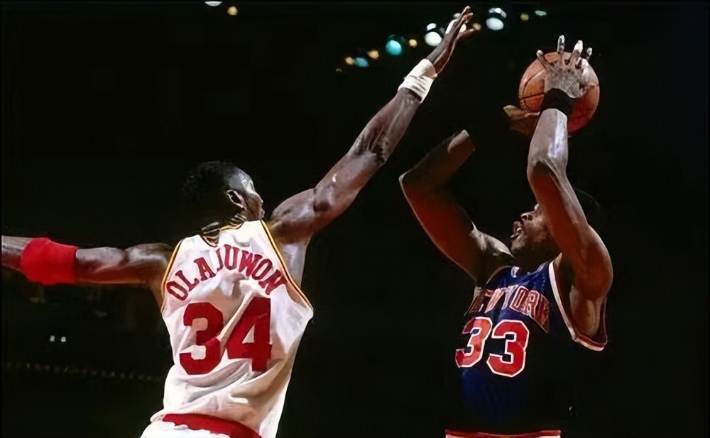 奥拉朱旺历史盖帽王如果真要再打7个赛季,届时保罗已经43岁了,个人