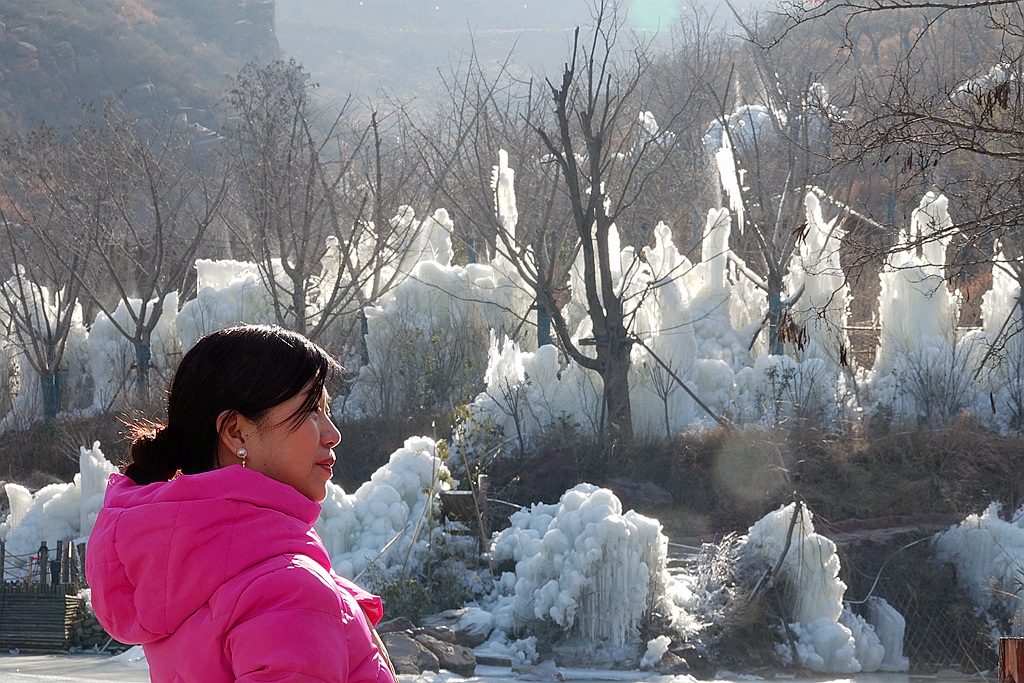 七彩峡谷冰雪节