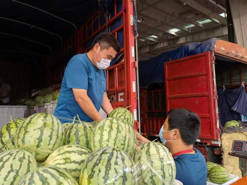 苏州南环桥市场西瓜销量突破1000吨