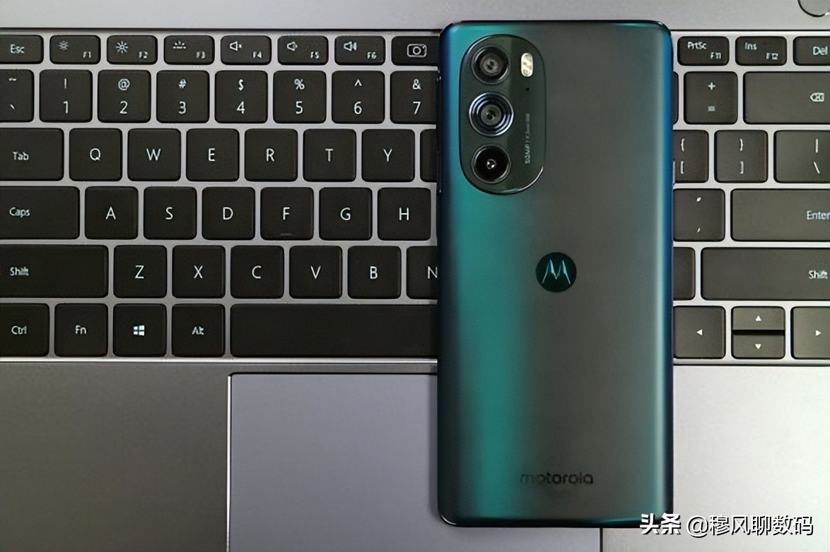 3nm芯片公布，摩托罗拉edge X40首发，跑分破120万