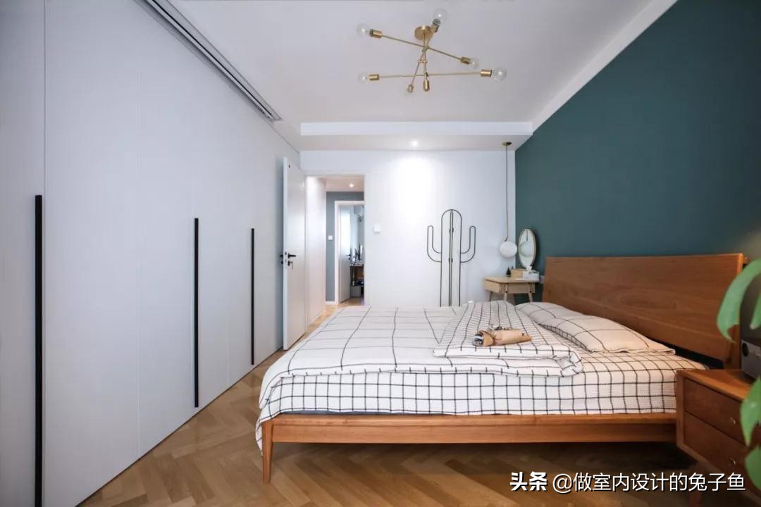 卧室放了“大衣柜”房门开不大，门“向外”开好吗？其实很有讲究