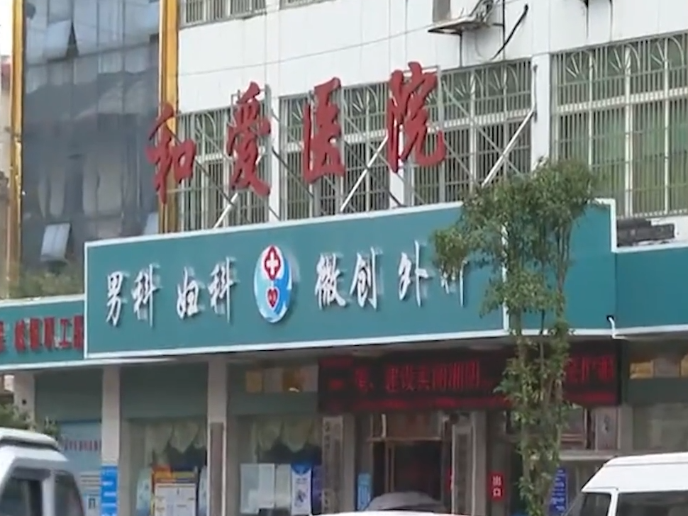 故事：丈夫偷腥漂亮小保姆，并送10多套房产，原配得知后暴走上门