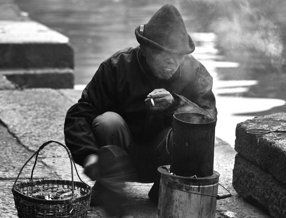 “闰土”57岁凄凉去世，孙子发奋读书逆袭：我的后代不靠鲁迅生活