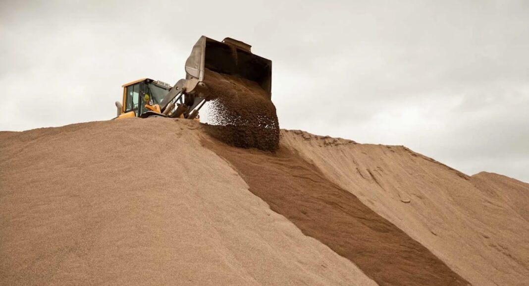 世界上的沙子快不够用了！沙子成重要资源，为啥不去沙漠挖？