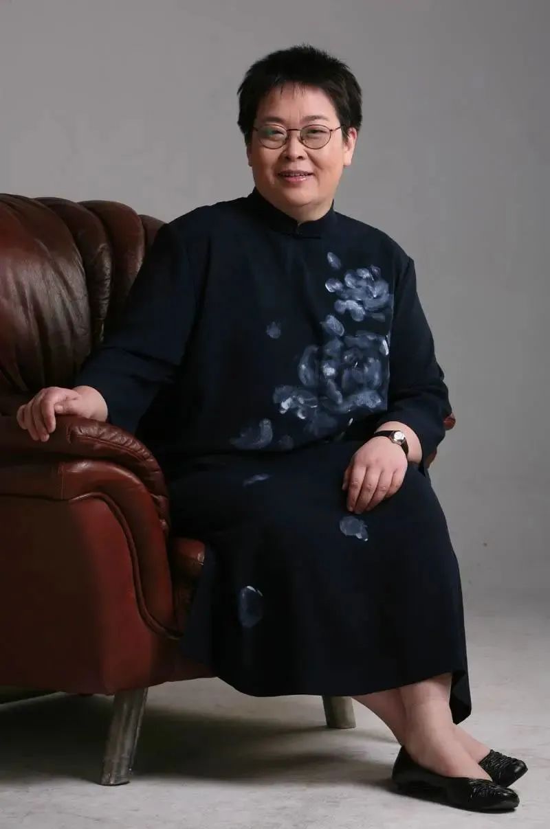 至今未婚的8位央视主持人，年龄最小的37岁，最大的已经60岁