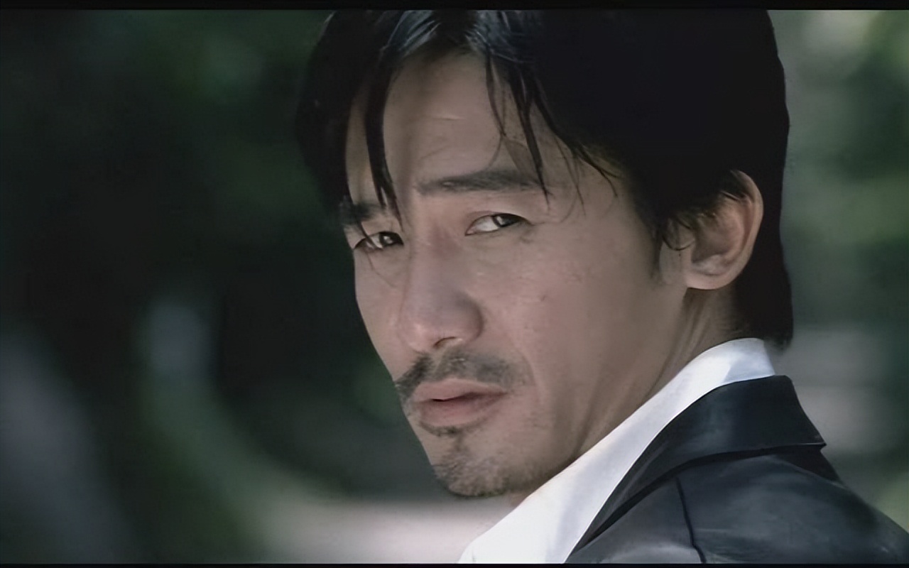 身高超185的10位男星，个个“鹤立鸡群”，不用自欺欺人谎报身高