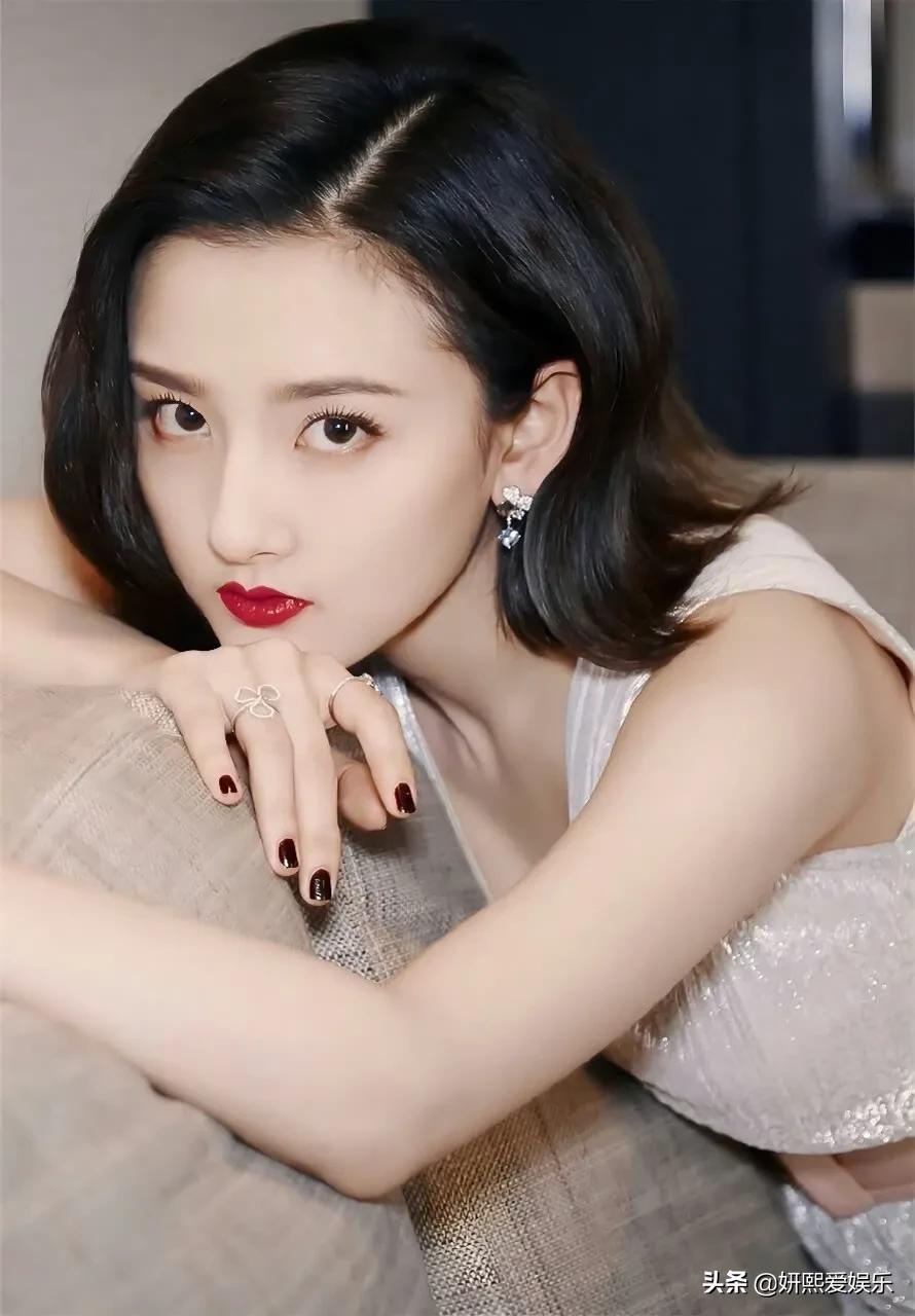 宋祖儿，清纯甜美，漂亮可爱