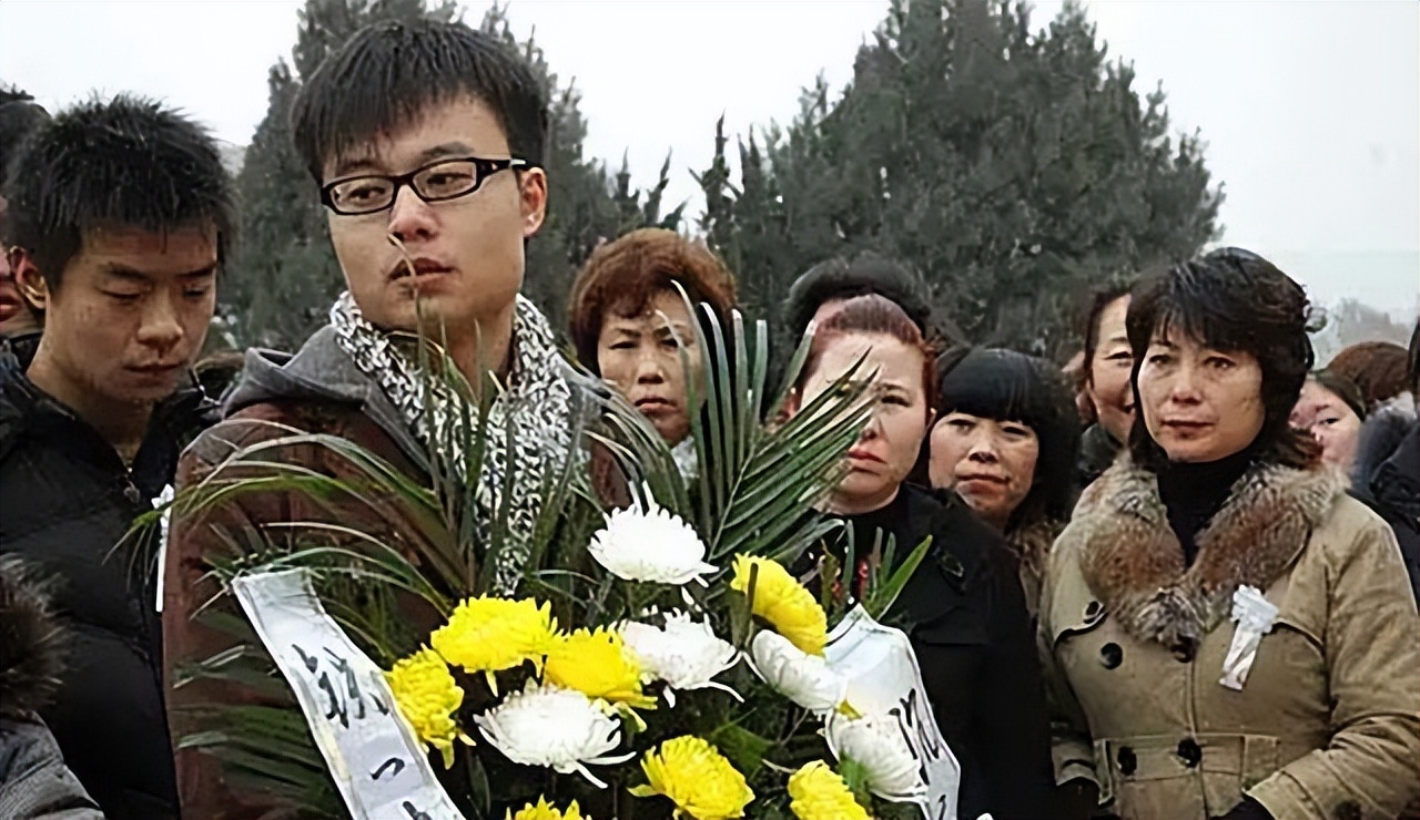 湖南患癌女教师的最后日子：坚持送60名学生上重本，逝后师生才知