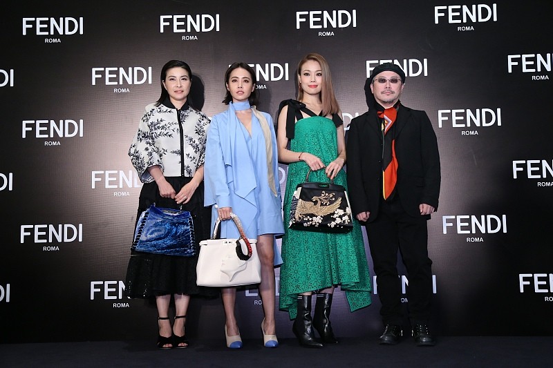 容祖儿蔡依林气场都好强，穿的裙子都不带收腰，却也很高级