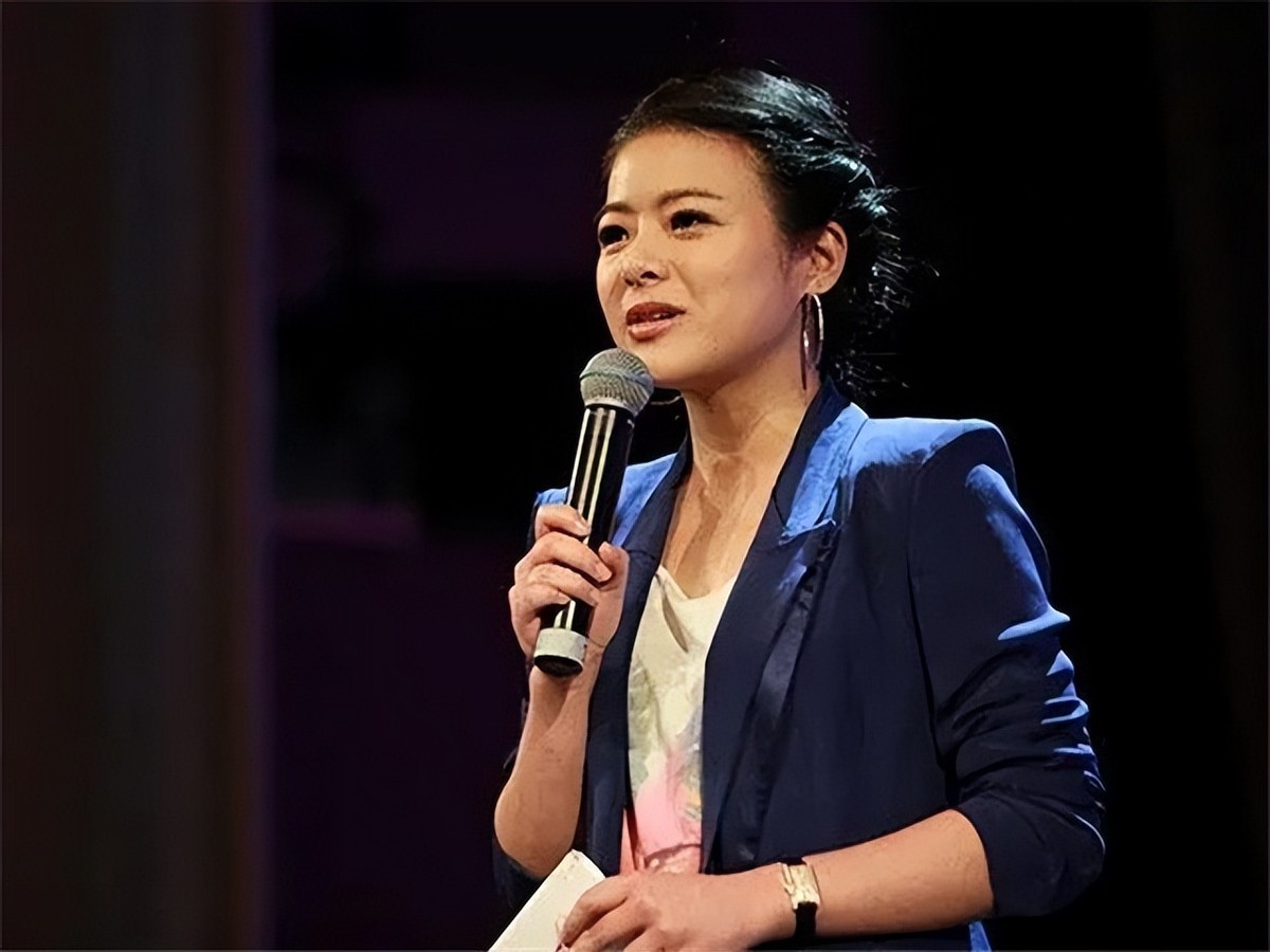 原东方卫视主持人陈辰，低调嫁歌唱家余笛，今被丈夫宠成少女