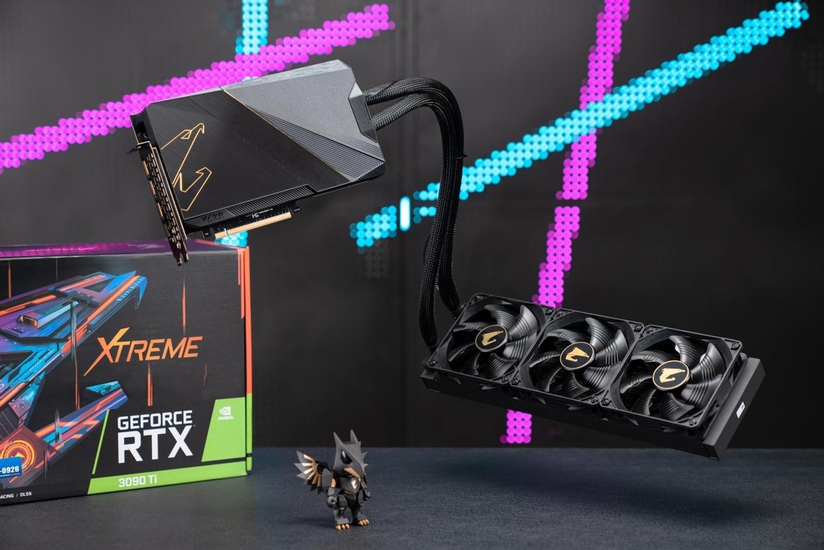 水冷加持至尊卡皇！AORUS RTX 3090Ti一体式水雕测评