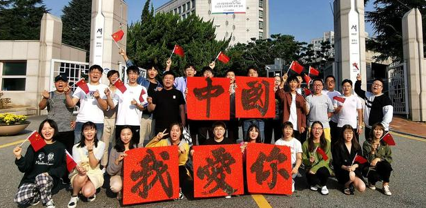 2017年那个夸美国空气香甜的留学生，回国找工作了，结局很解气