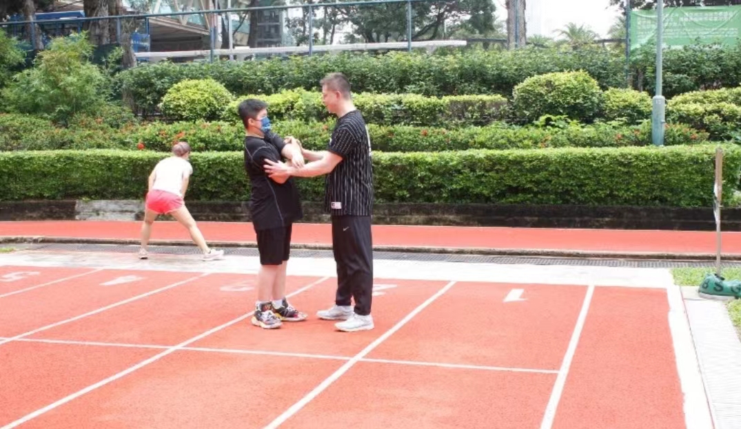 无悔照顾2个自闭儿！TVB前男星历尽坎坷，最大心愿是儿子独立生活