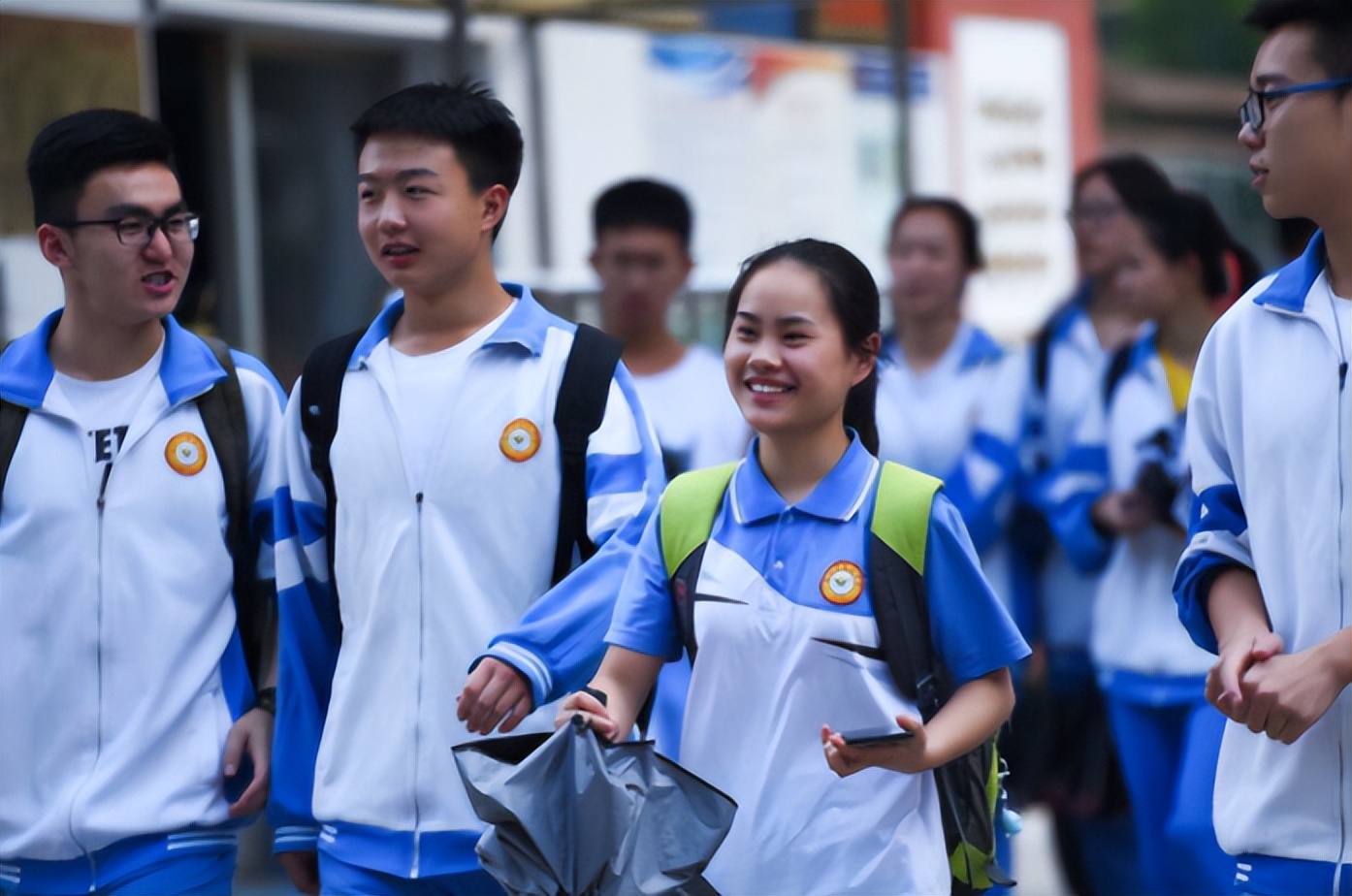 高考倒计时！人大教授的一句话刷屏，上不了一本就再无翻身之地？