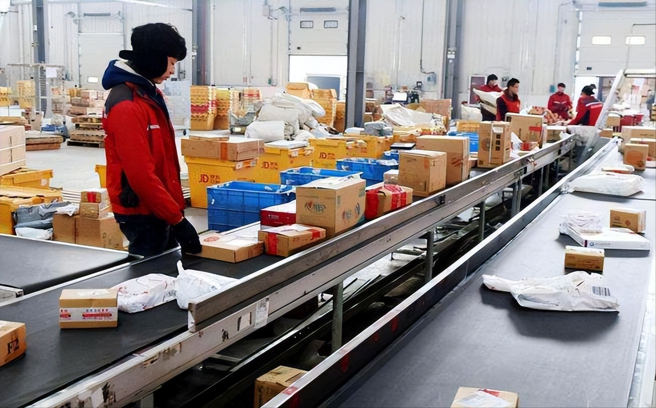 京东001号快递员金宜财：无怨无悔送快递12年，刘强东给了他什么