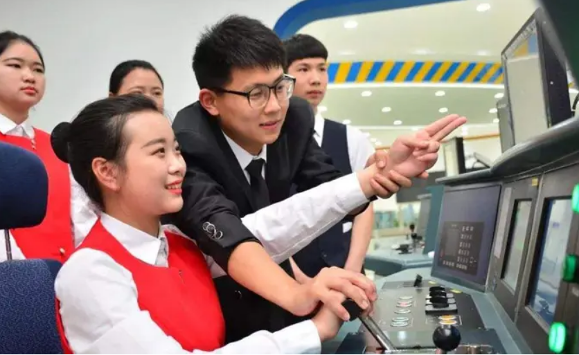 大学哪些专业是“金饭碗”？这4个专业可以考虑，就业率极高