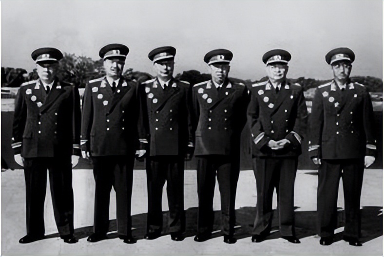 掰开揉碎蹭《亮剑》，短短长长有得分。《亮剑》的得分公正吗？