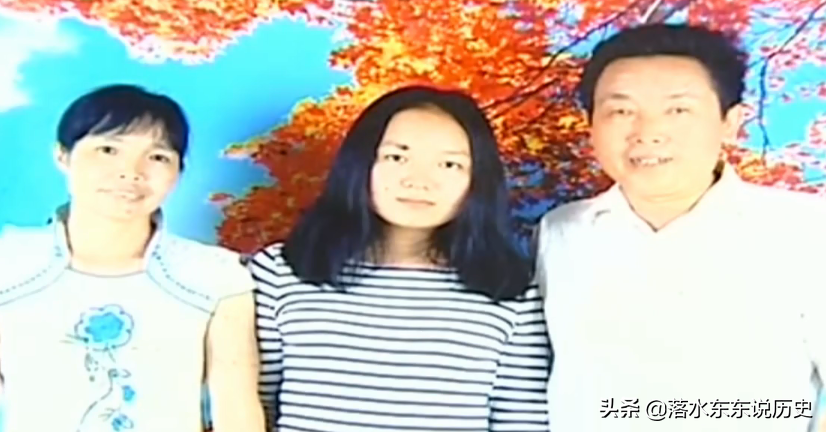 湖南19岁养女高考金榜题名，私下却与富爸爸相认，被骂忘恩负义