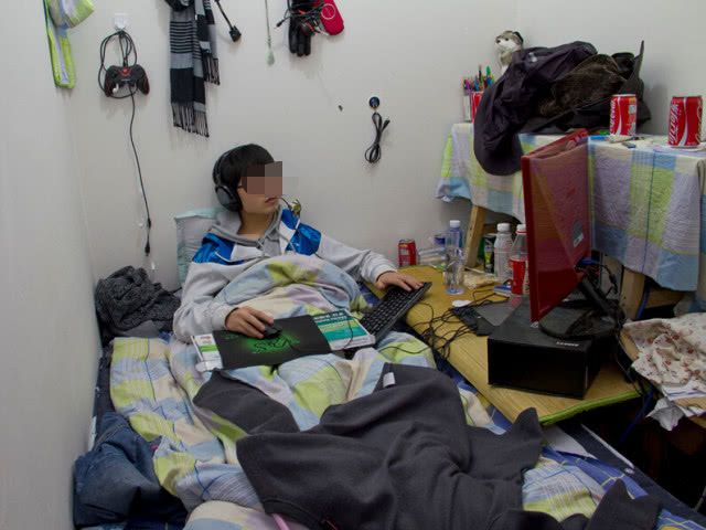 大学生群里“颓废式”生活，学生看后直呼真实，好像安了监控