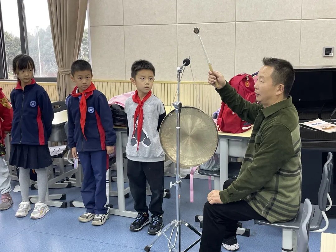 四川大学西航港实验小学——“舞”动童年“音”你精彩