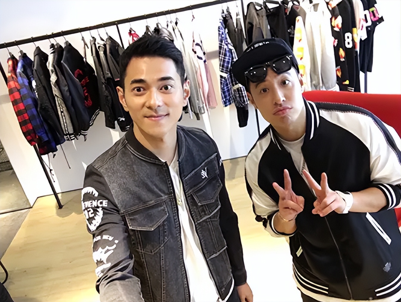 难出头的二线主持人：直播、跳槽、四处流窜，老实的斗不过精明的