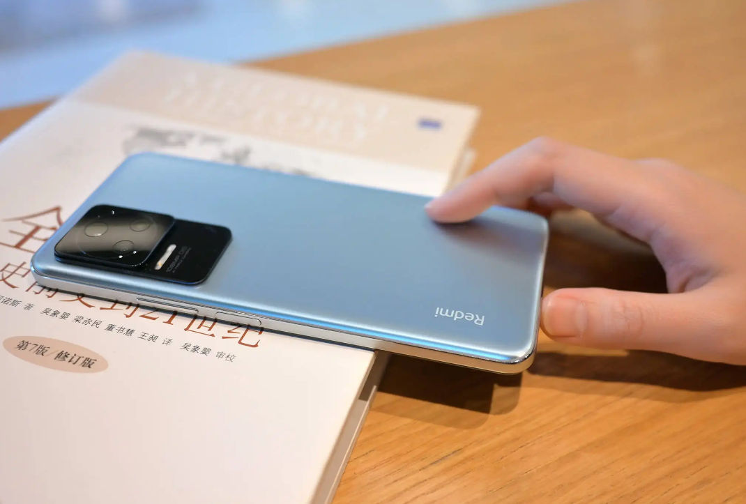 4款“直面屏手机”的天花板，零误触、性能强，闭眼买也不会错