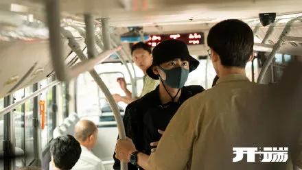 《开端》：一辆无限循环的公交车 载不动普通人许多愁