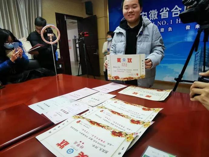 今年首位！合肥一中的高三邢浩天保送北大