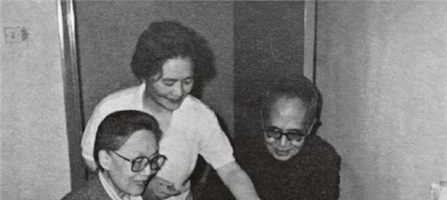 97年钱瑗病逝，8天后昏迷中的钱钟书突然喊道：阿圆，转去自己家