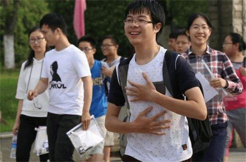 “学神”王端鹏：高考成绩749，仅差一分满分，怎么做到的？