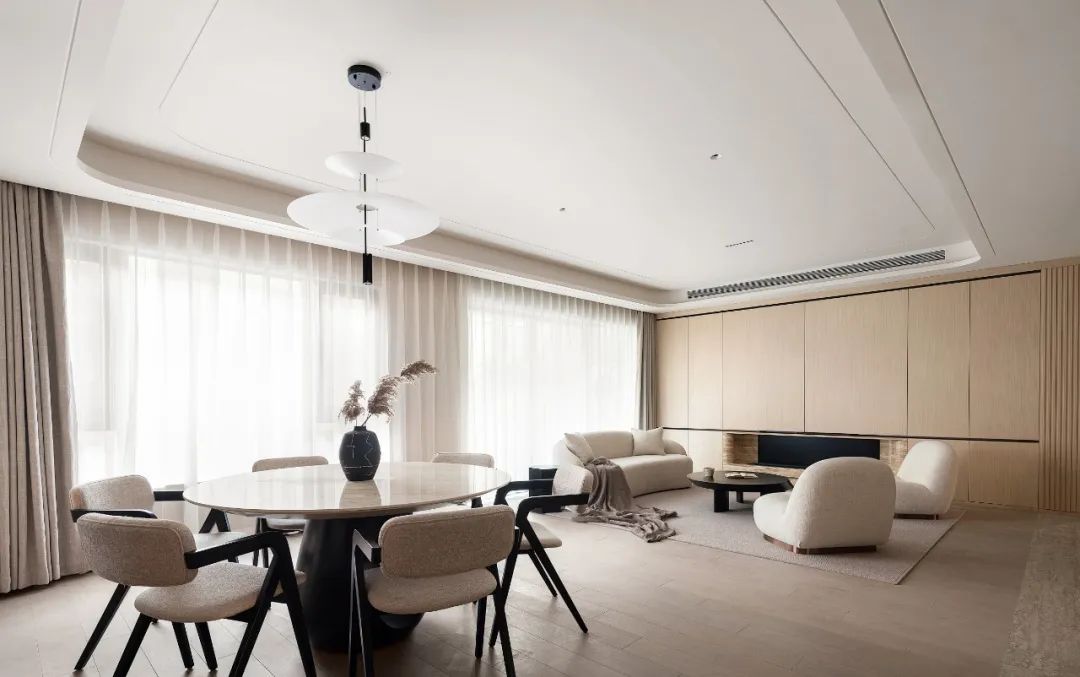 一家四口住210m²跃层，奶油色住宅，浪漫温柔的慢生活