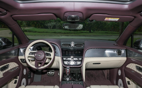 疑似宾利添越加长版谍照曝光，售价或超300万，预计明年上市